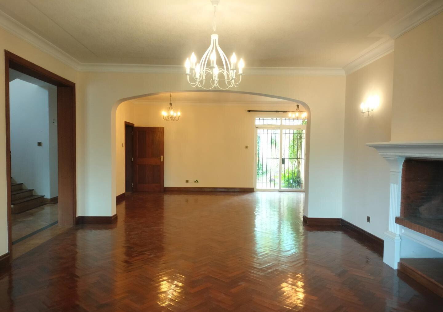 4BR All-Ensuite Townhouse with DSQ & Quiet Compound - Spring Valley