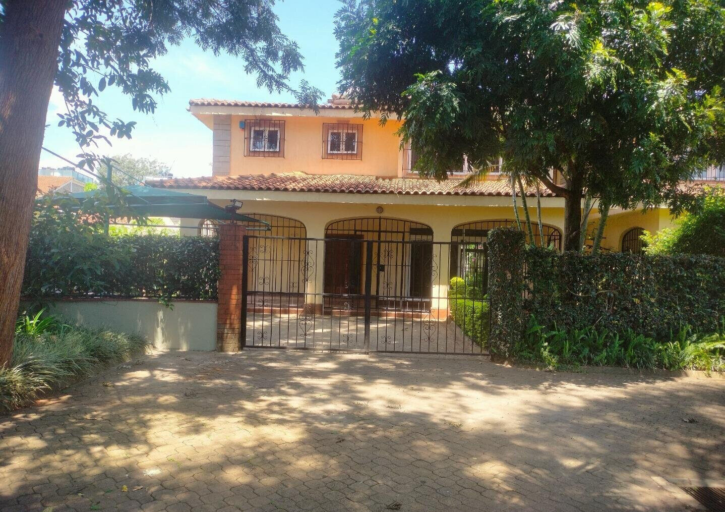 4BR All-Ensuite Townhouse with DSQ & Quiet Compound - Spring Valley