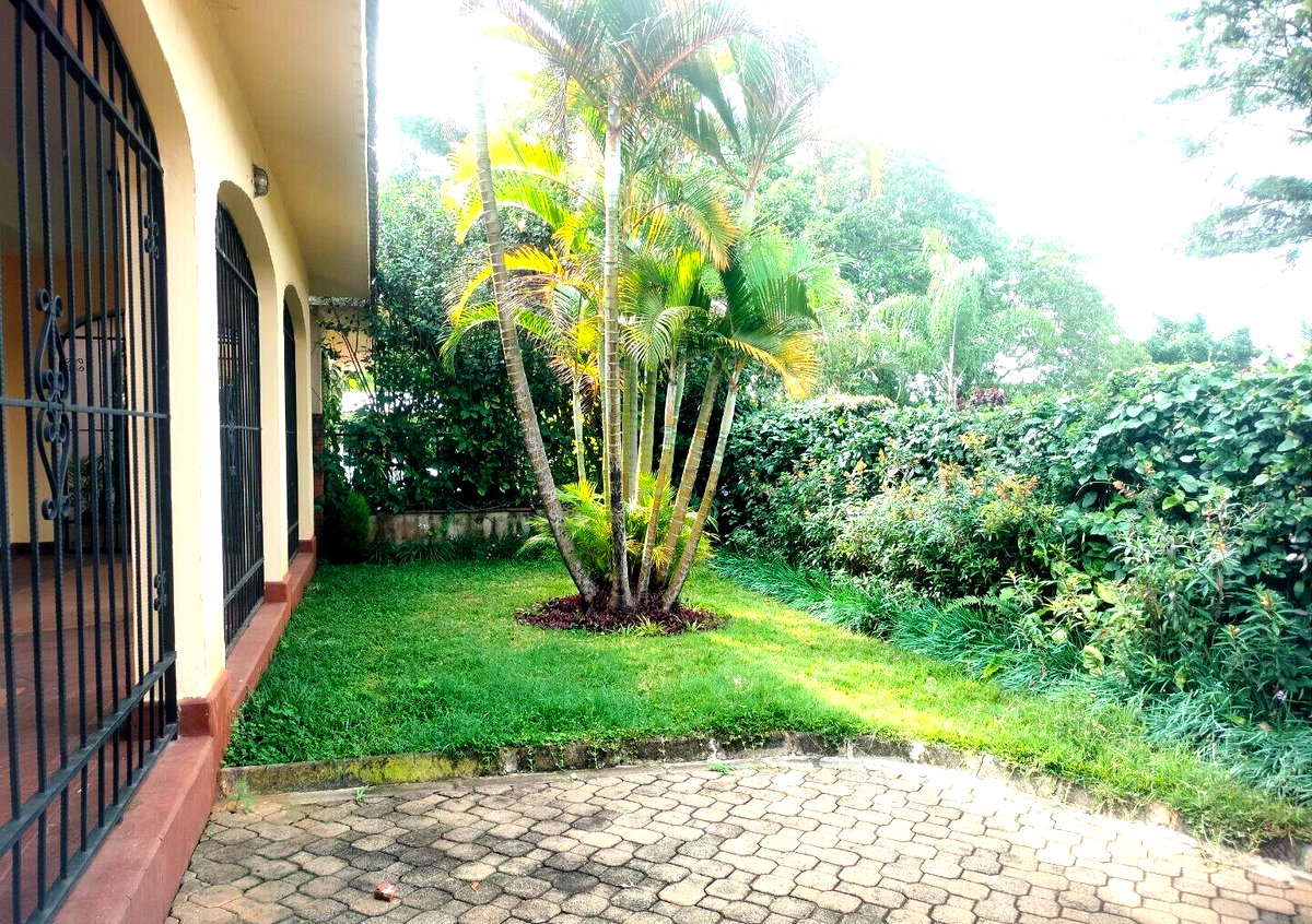 4BR All-Ensuite Townhouse with DSQ & Quiet Compound - Spring Valley