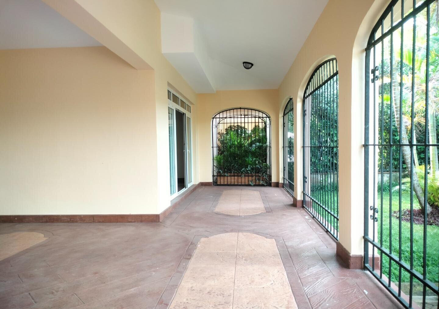 4BR All-Ensuite Townhouse with DSQ & Quiet Compound - Spring Valley