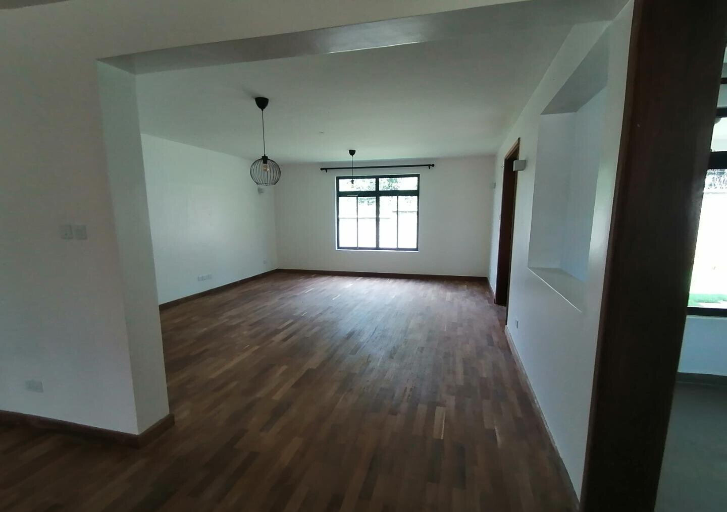 4-Ensuite Townhouse on Half-Acre with DSQ & Fireplace – Hardy, Karen