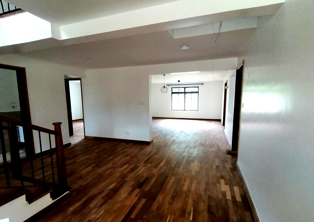 4-Ensuite Townhouse on Half-Acre with DSQ & Fireplace – Hardy, Karen