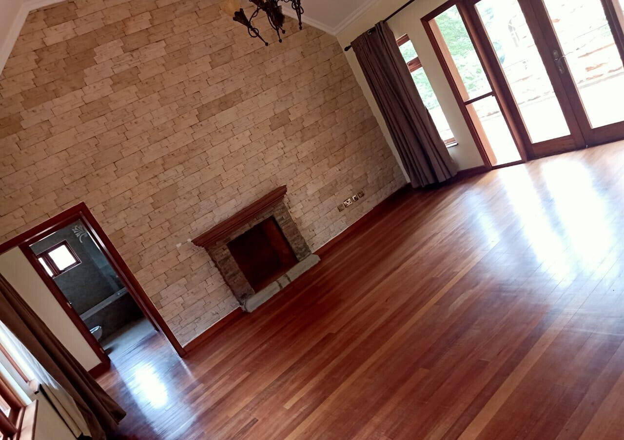 5-Ensuite Townhouse with Guest Wing & Shared Pool – Karen