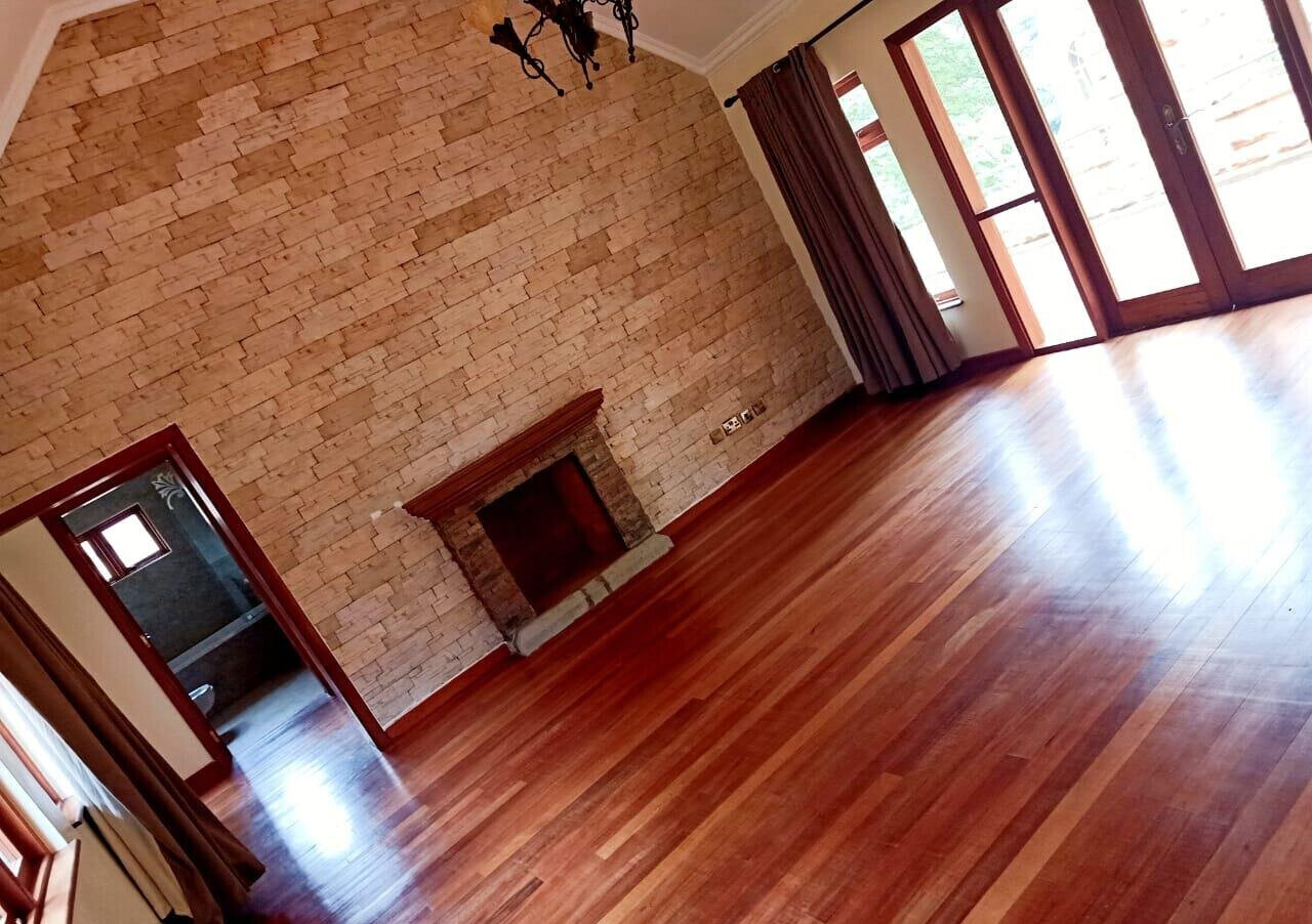 5-Ensuite Townhouse with Guest Wing & Shared Pool – Karen