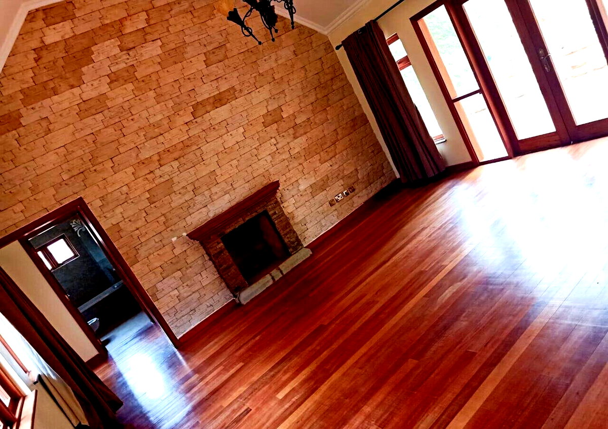 5-Ensuite Townhouse with Guest Wing & Shared Pool – Karen