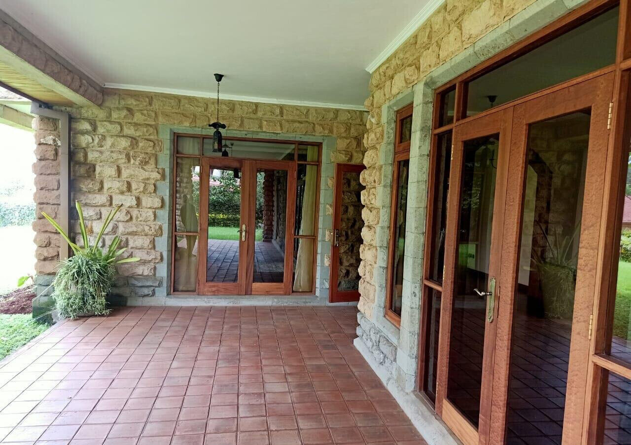 5-Ensuite Townhouse with Guest Wing & Shared Pool – Karen