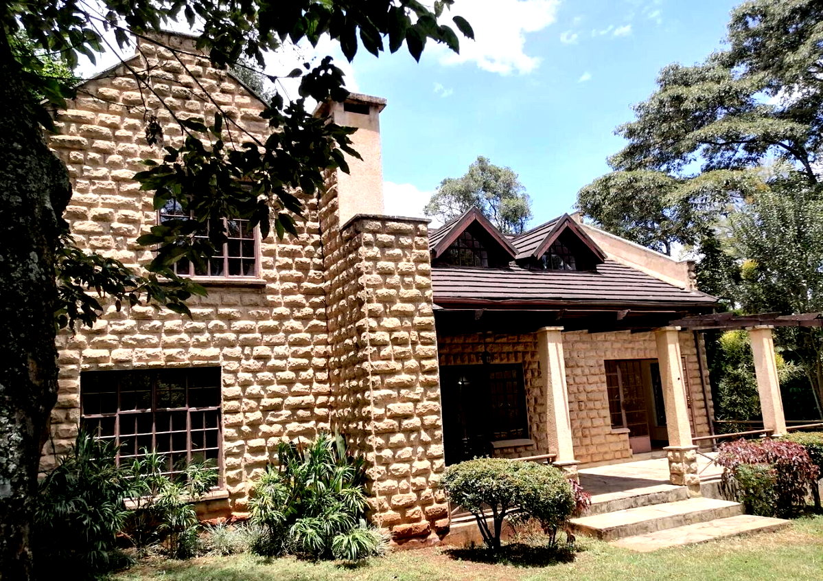 5-Ensuite Townhouse on ¾ Acre with DSQ – Hardy Karen