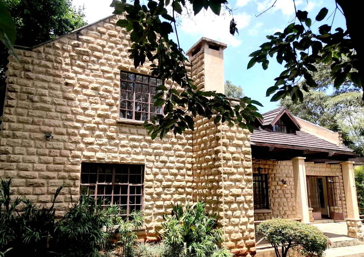 5-Ensuite Townhouse on ¾ Acre with DSQ – Hardy Karen