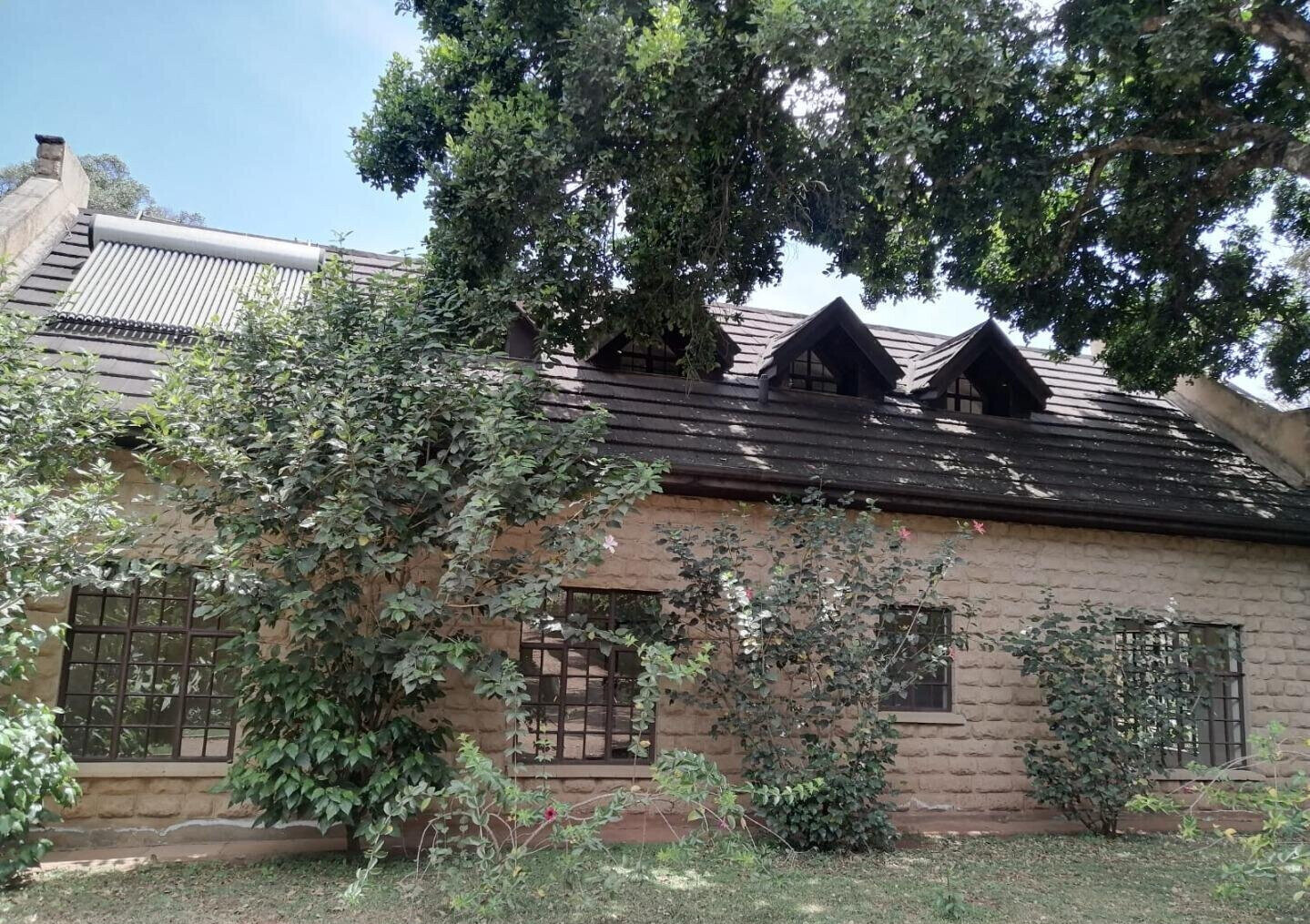 5-Ensuite Townhouse on ¾ Acre with DSQ – Hardy Karen