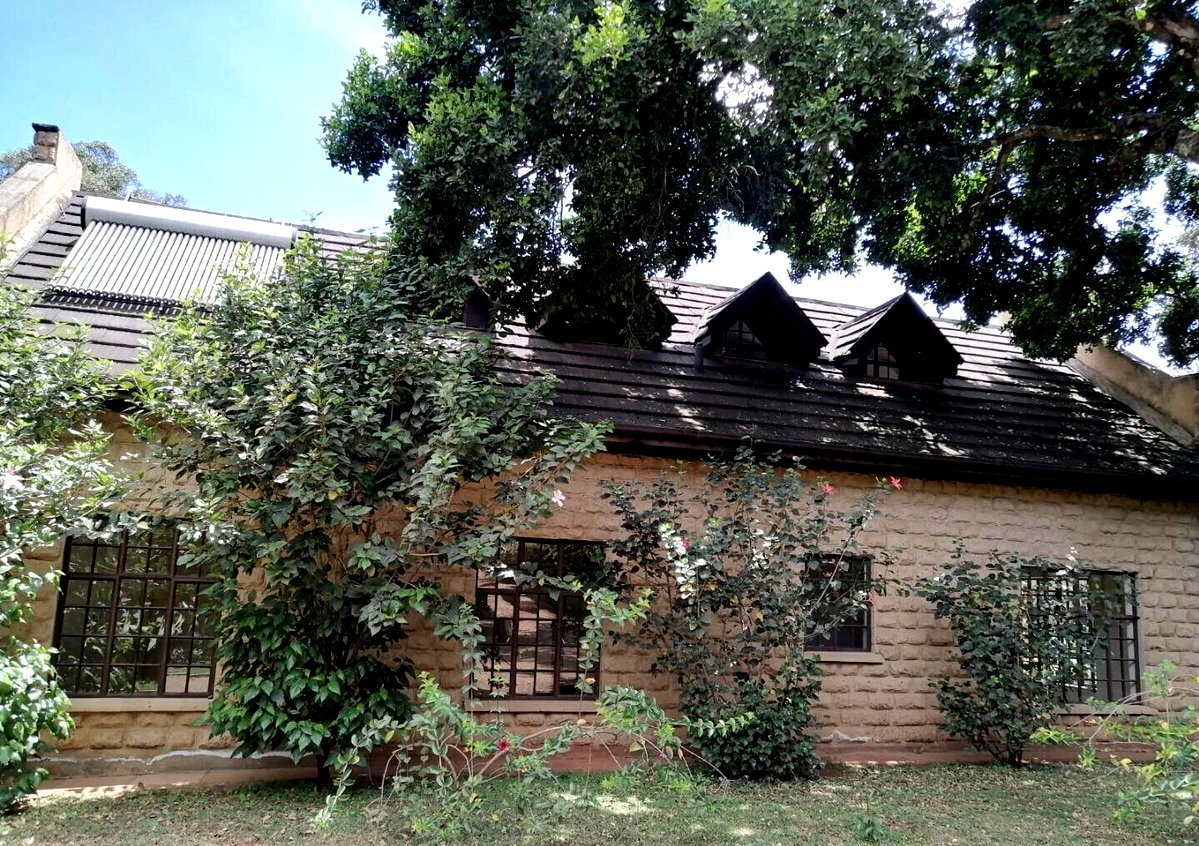 5-Ensuite Townhouse on ¾ Acre with DSQ – Hardy Karen