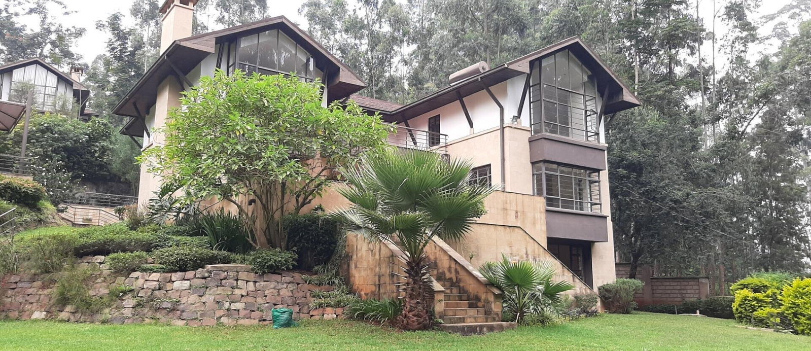 5BR All-Ensuite Townhouse with Fireplace & Mature Garden – Rosslyn