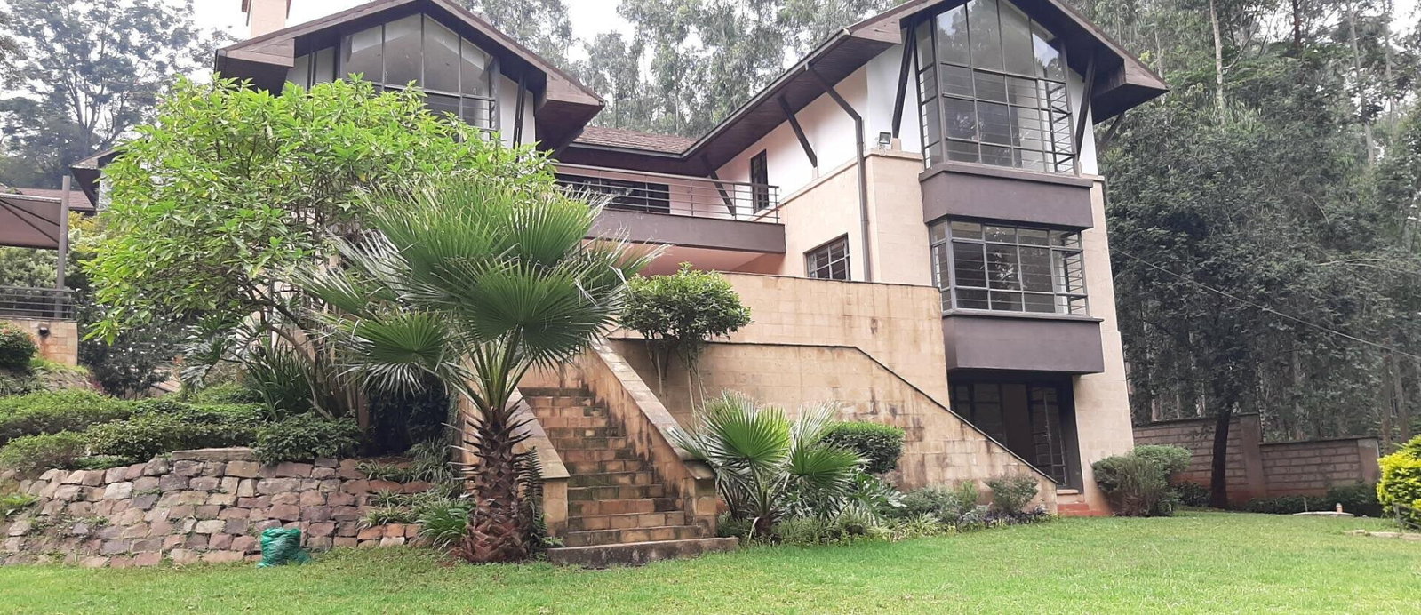 5BR All-Ensuite Townhouse with Fireplace & Mature Garden – Rosslyn