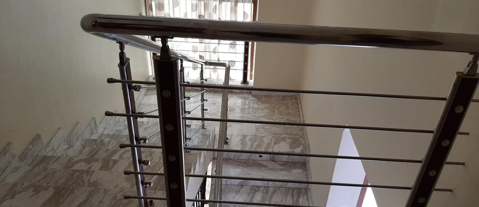 Pet-Friendly 5-Ensuite Townhouse with Fireplace & DSQ - Lavington