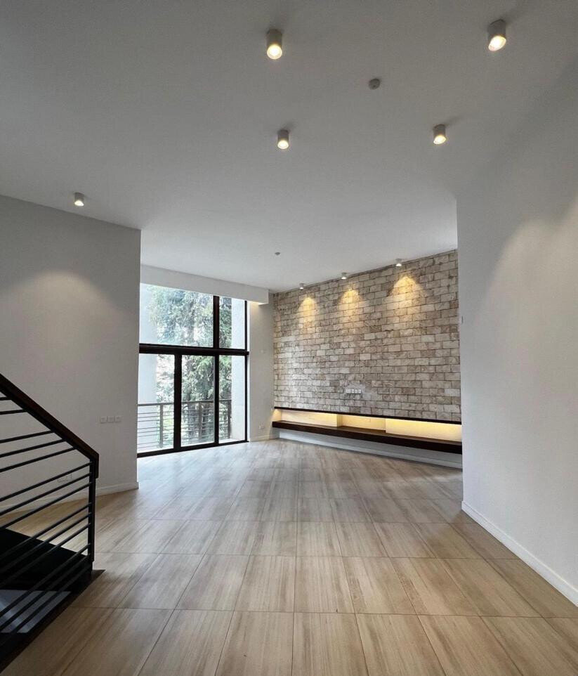 3-Level 4-Ensuite Townhouse with Generator - Lavington