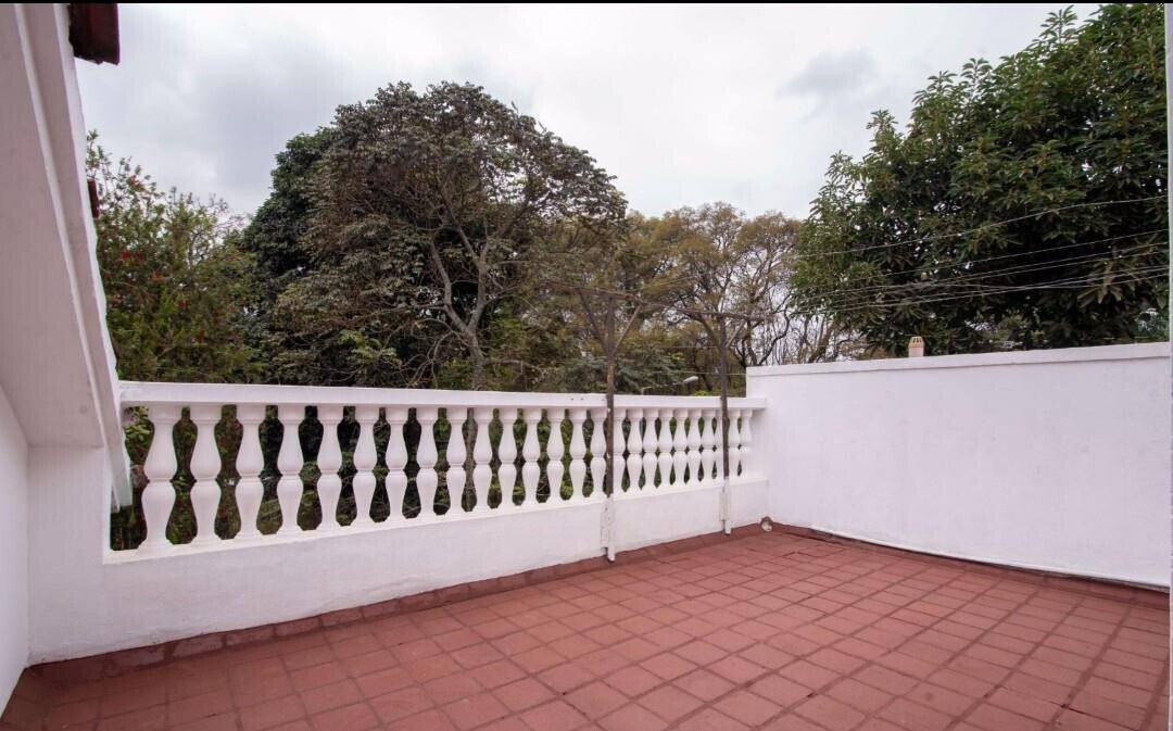 Corner Townhouse with DSQ & Pet-Friendly Garden - Lavington