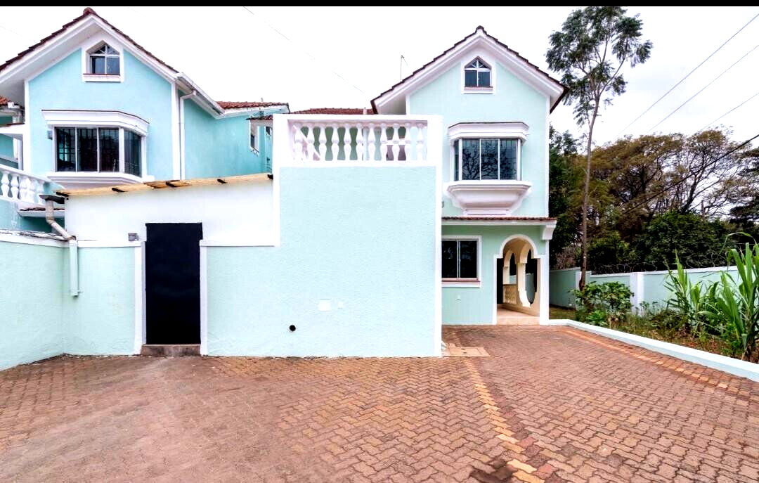 Corner Townhouse with DSQ & Pet-Friendly Garden - Lavington