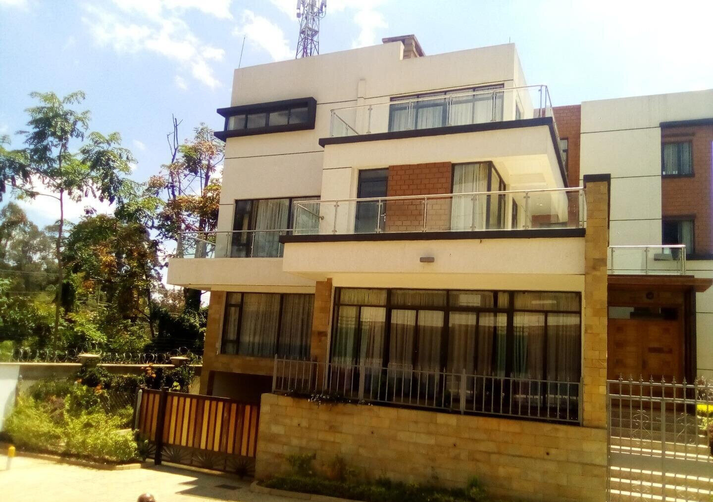 8-Unit Gated Townhouse with Study & Pantry - Lavington