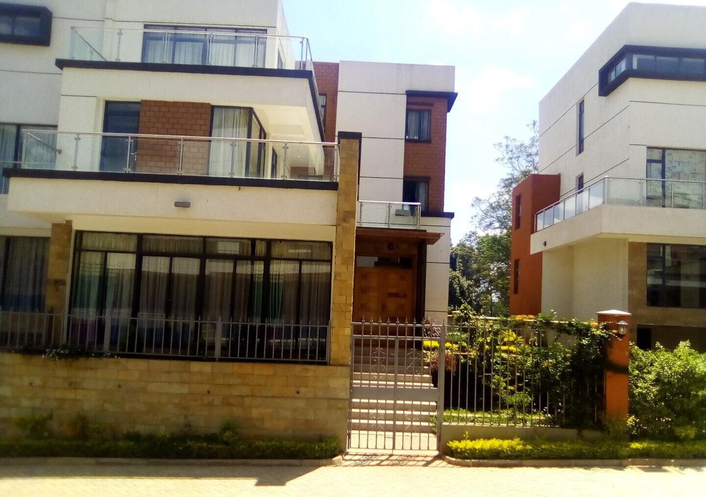 8-Unit Gated Townhouse with Study & Pantry - Lavington