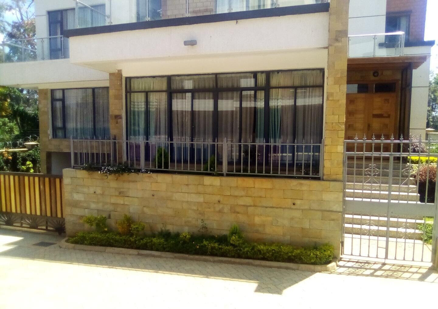 8-Unit Gated Townhouse with Study & Pantry - Lavington