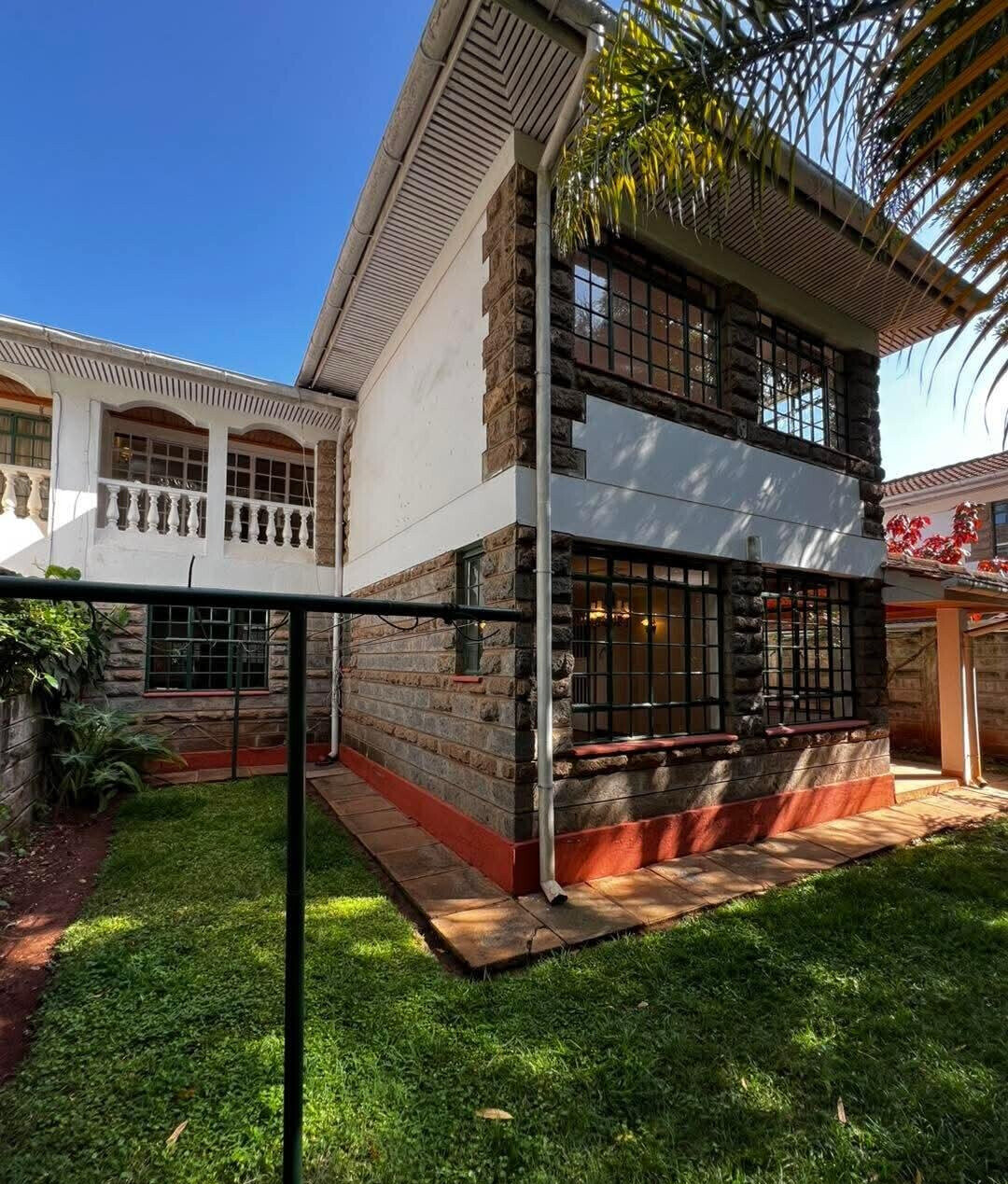 4-Bed Townhouse with DSQ & Private Garden - Lavington