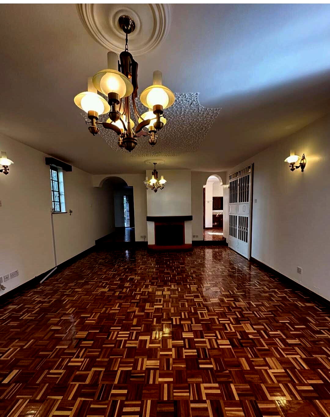 4-Bed Townhouse with DSQ & Private Garden - Lavington