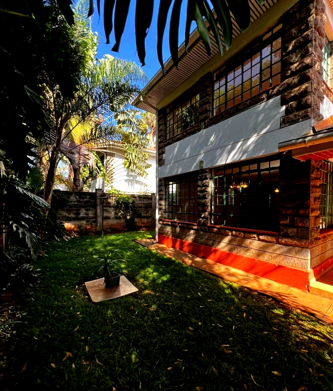 4-Bed Townhouse with DSQ & Private Garden - Lavington