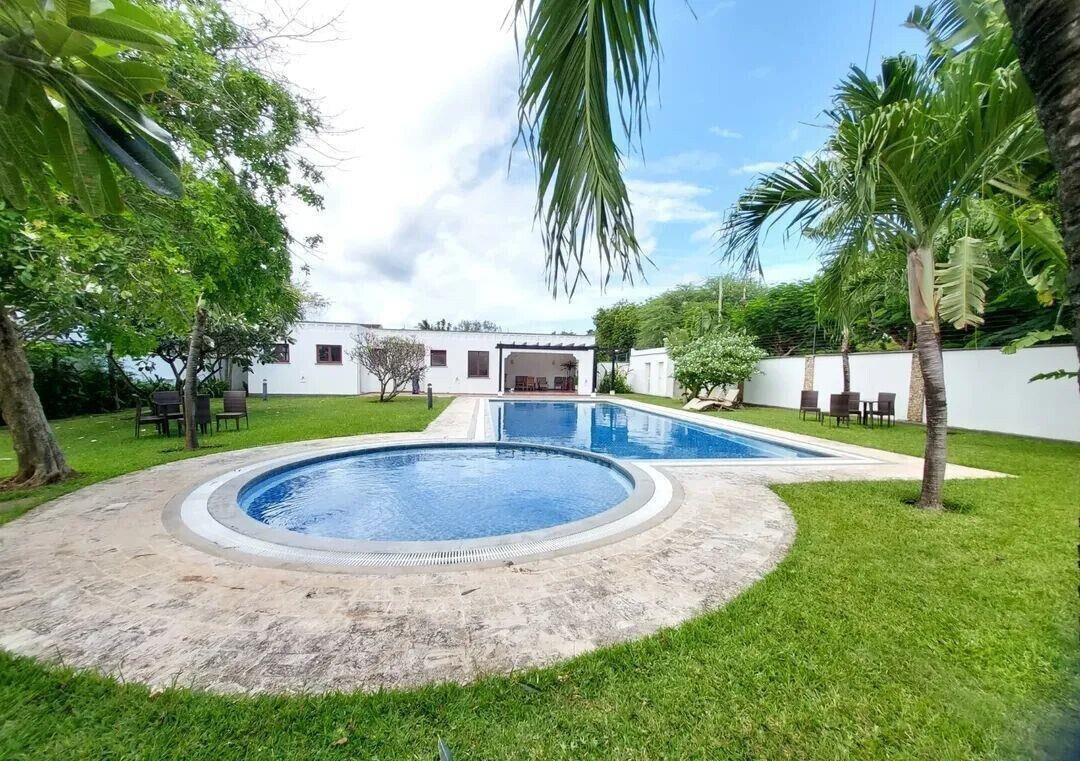 4BR All-Ensuite Villa with Rooftop Kitchenette & Pool - Nyali