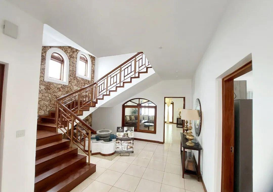 4BR All-Ensuite Villa with Rooftop Kitchenette & Pool - Nyali