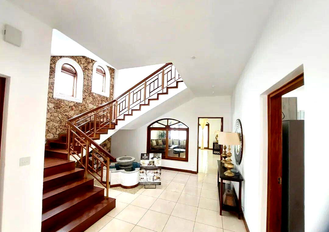 4BR All-Ensuite Villa with Rooftop Kitchenette & Pool - Nyali