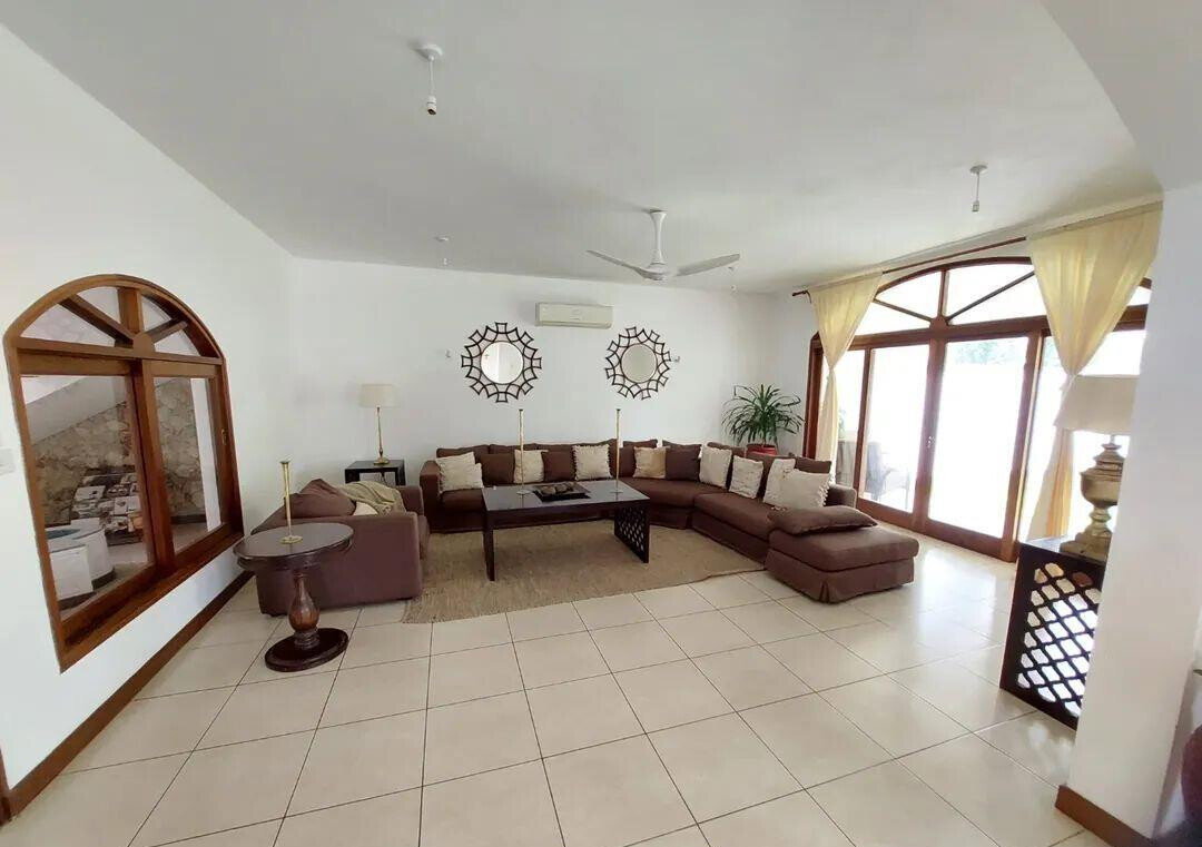 4BR All-Ensuite Villa with Rooftop Kitchenette & Pool - Nyali