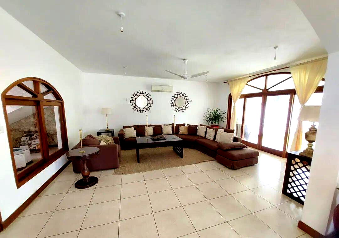 4BR All-Ensuite Villa with Rooftop Kitchenette & Pool - Nyali