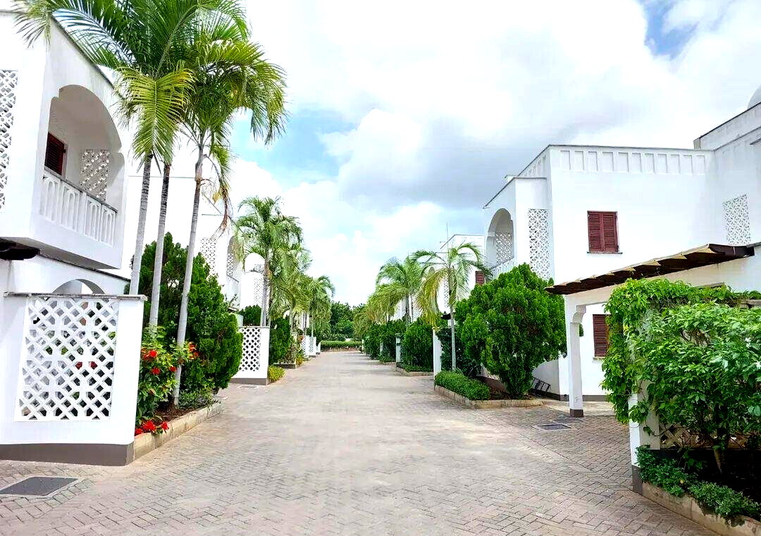 4BR All-Ensuite Villa with Rooftop Kitchenette & Pool - Nyali