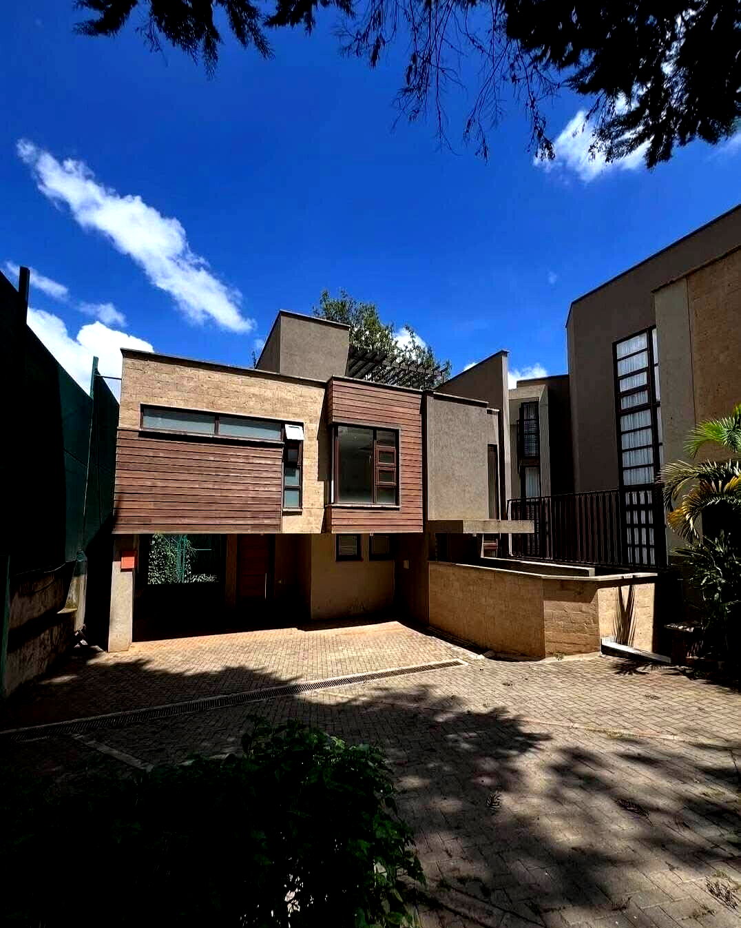 4-Ensuite Townhouse with DSQ & Private Garden - Lavington