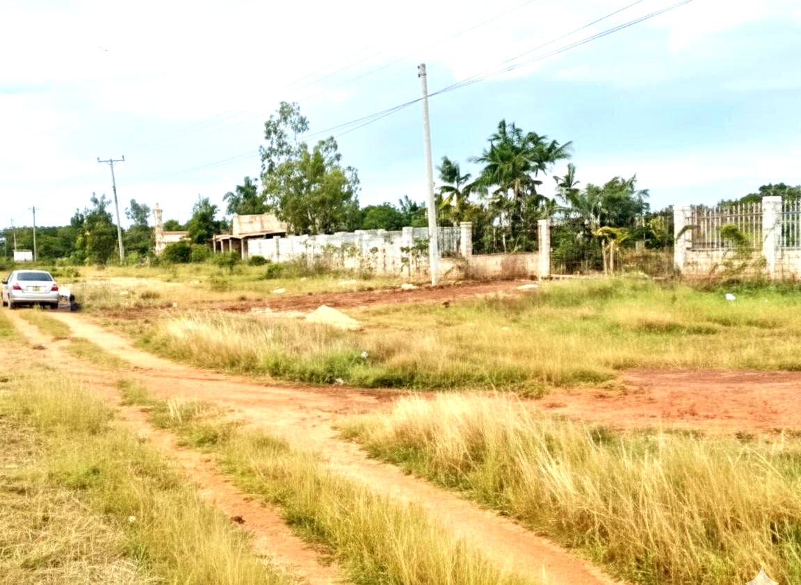Half Acre Commercial Plot with Parking - Ukunda