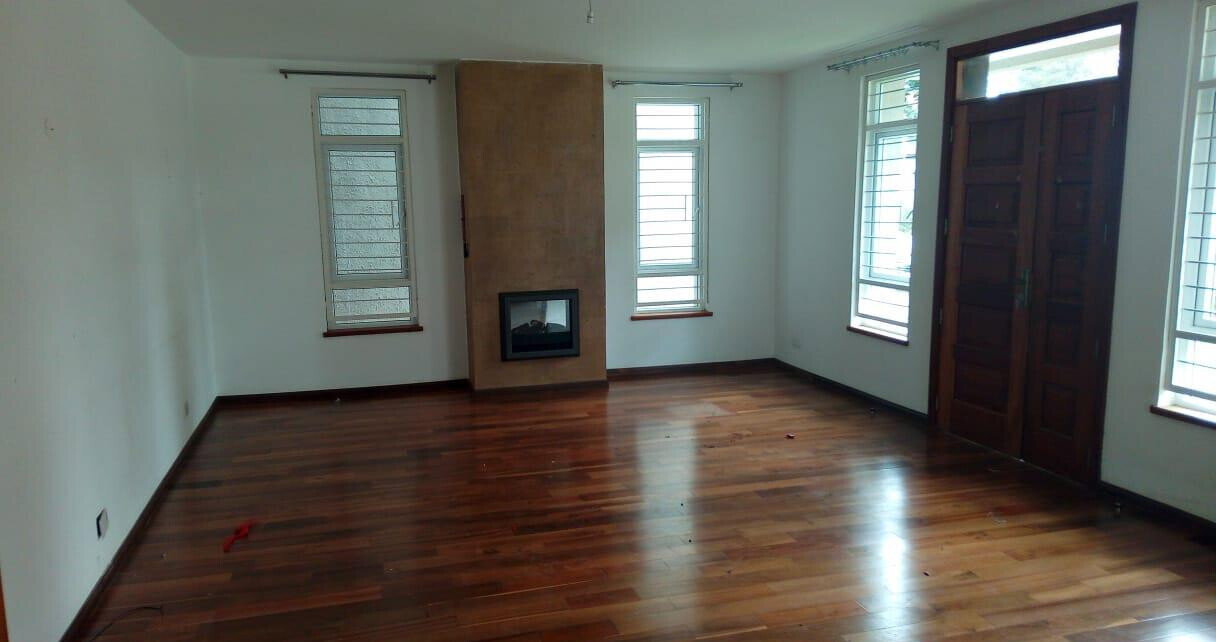 5-Ensuite Townhouse with Fireplace & DSQ - Lavington