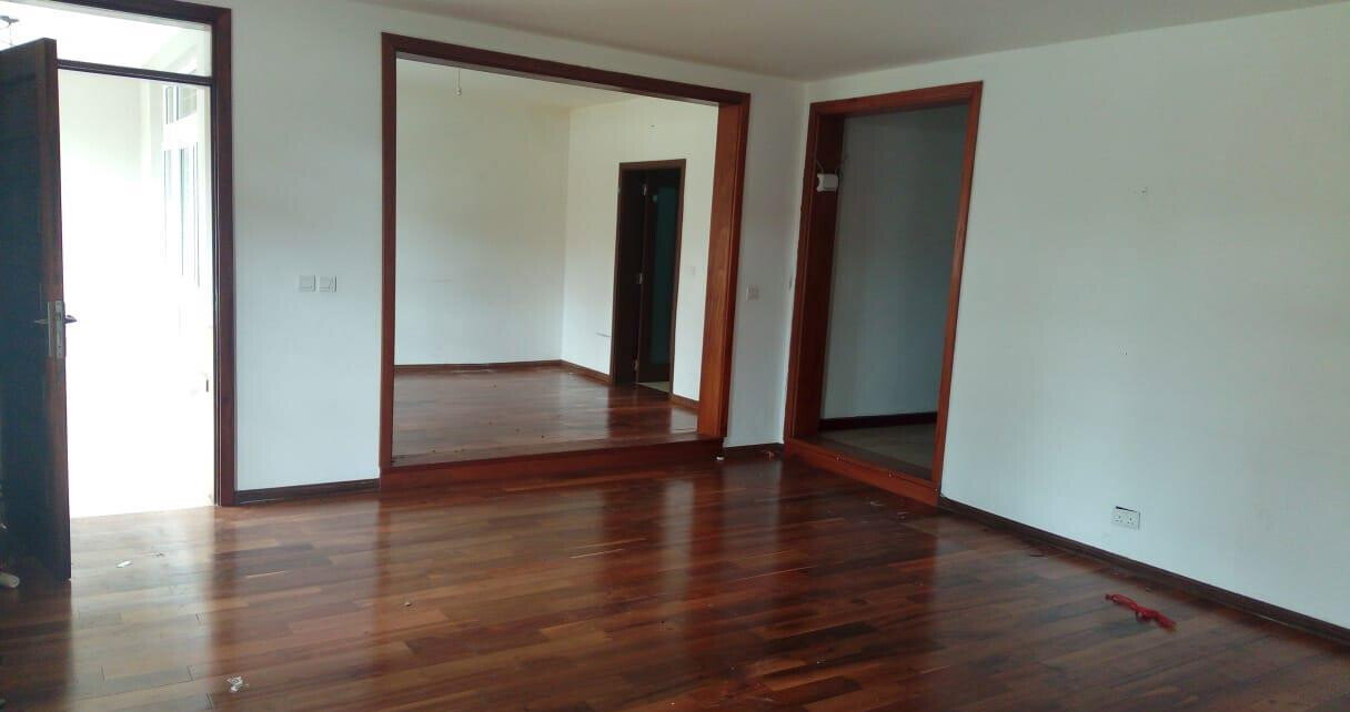 5-Ensuite Townhouse with Fireplace & DSQ - Lavington