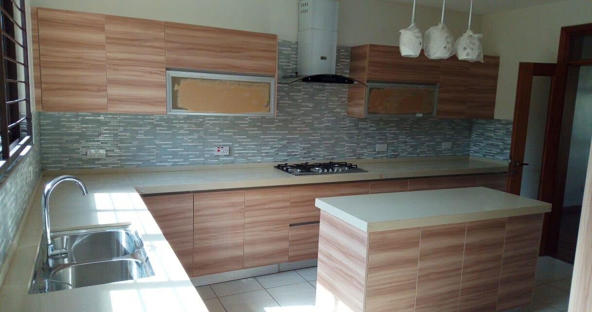 5-Ensuite Townhouse with Fireplace & DSQ - Lavington