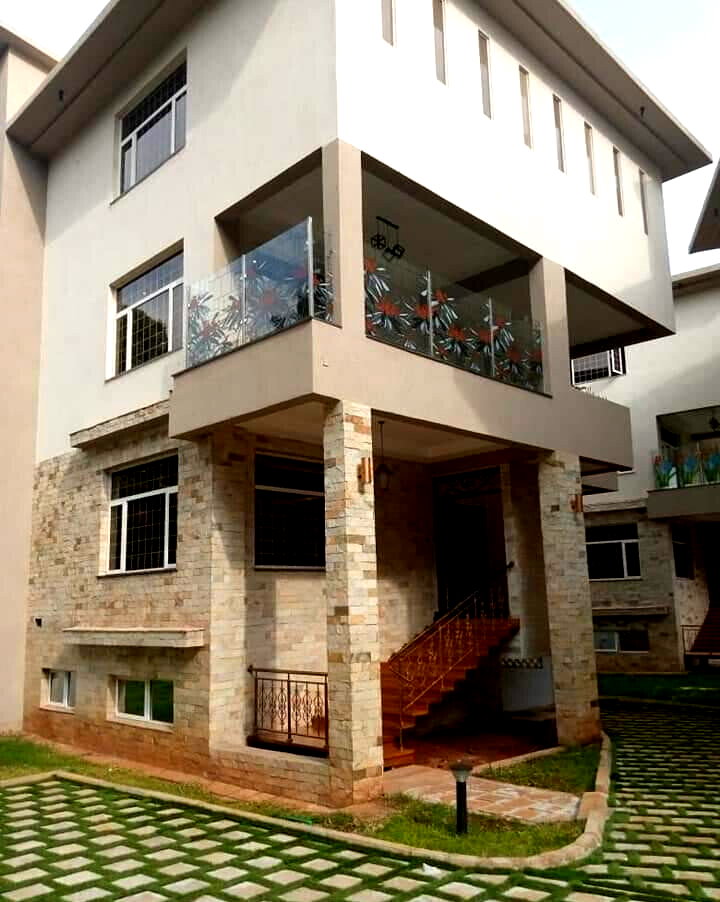 New 4-Ensuite Townhouse with Cinema & Lift - Spring Valley
