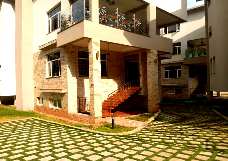 New 4-Ensuite Townhouse with Cinema & Lift - Spring Valley