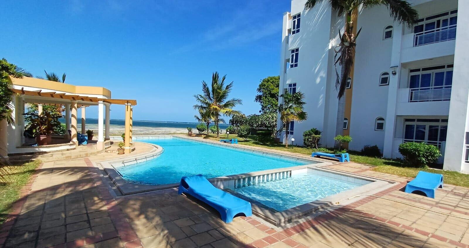 3BR Beachfront Apartment with Private Beach Access - Nyali