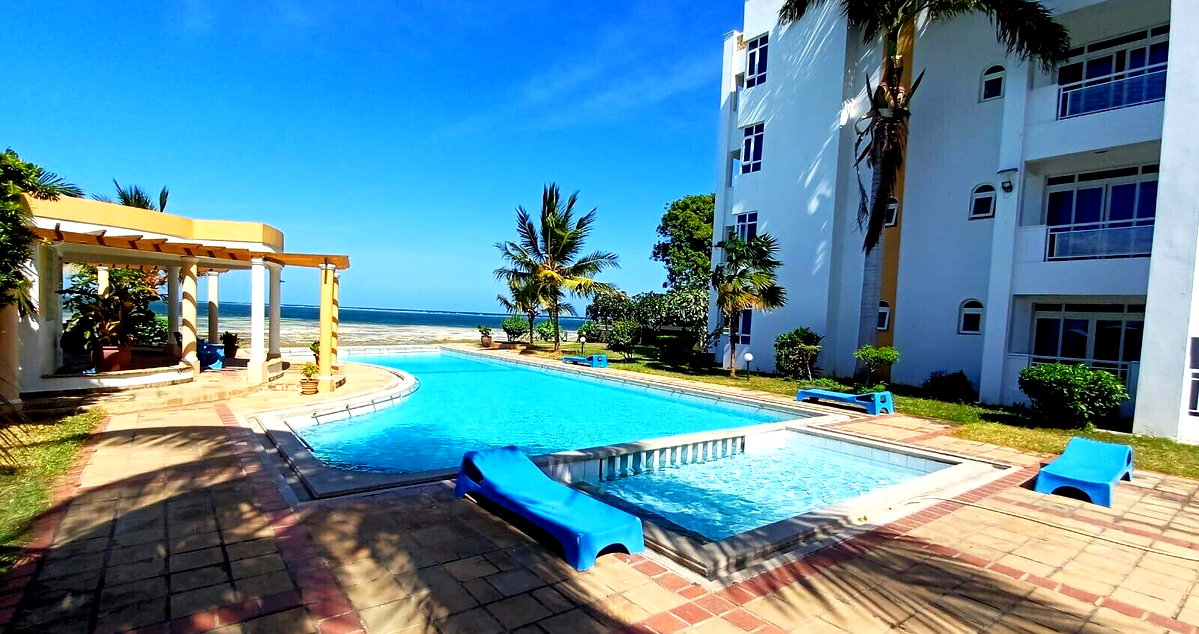 3BR Beachfront Apartment with Private Beach Access - Nyali