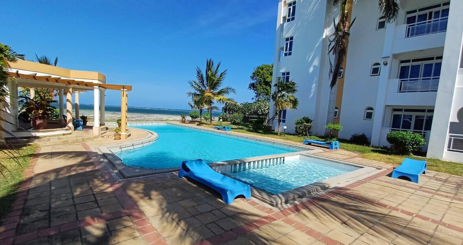 3BR Beachfront Apartment with Private Beach Access - Nyali
