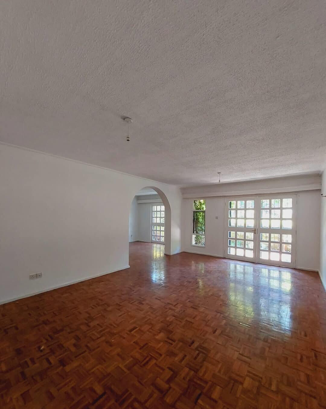 4BR Townhouse with Private Garden & DSQ - Kileleshwa