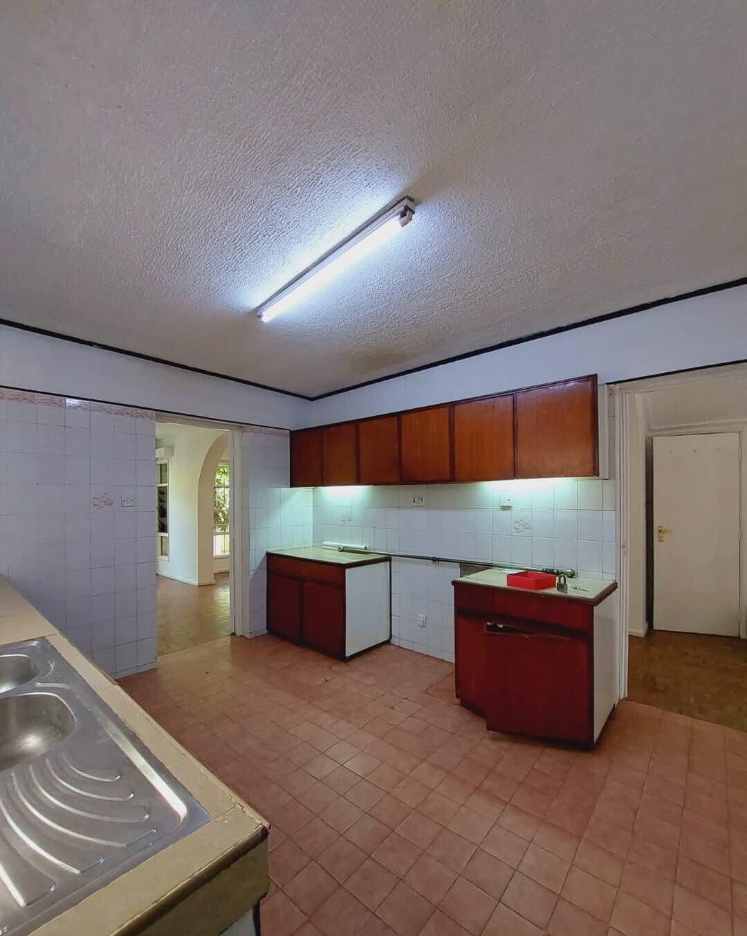 4BR Townhouse with Private Garden & DSQ - Kileleshwa