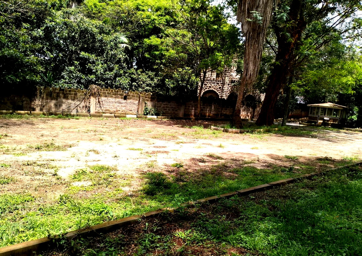 0.9 Acre Lavington Gem with Garden