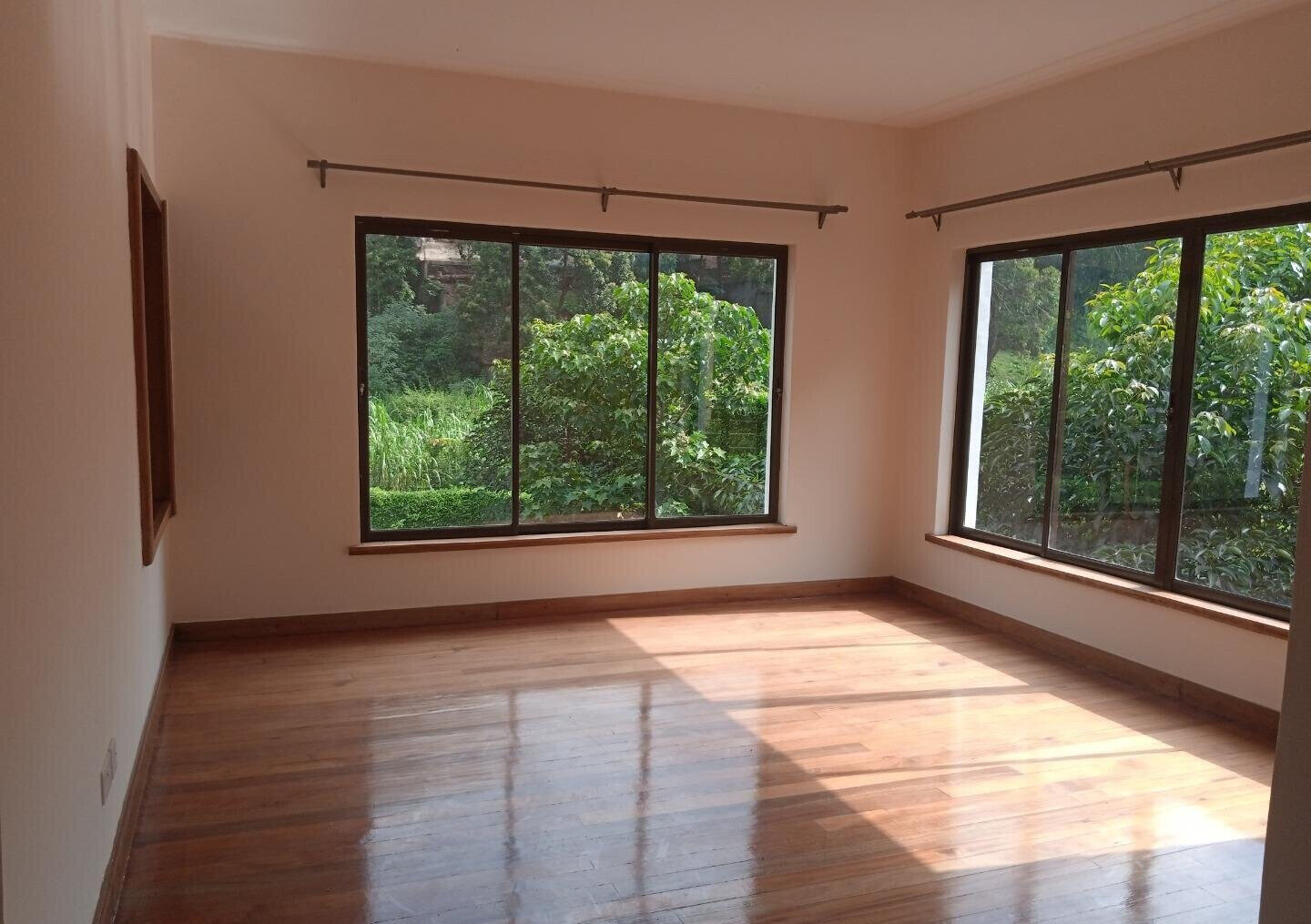5BR Townhouse with Gym, Pool & DSQ in Kitisuru