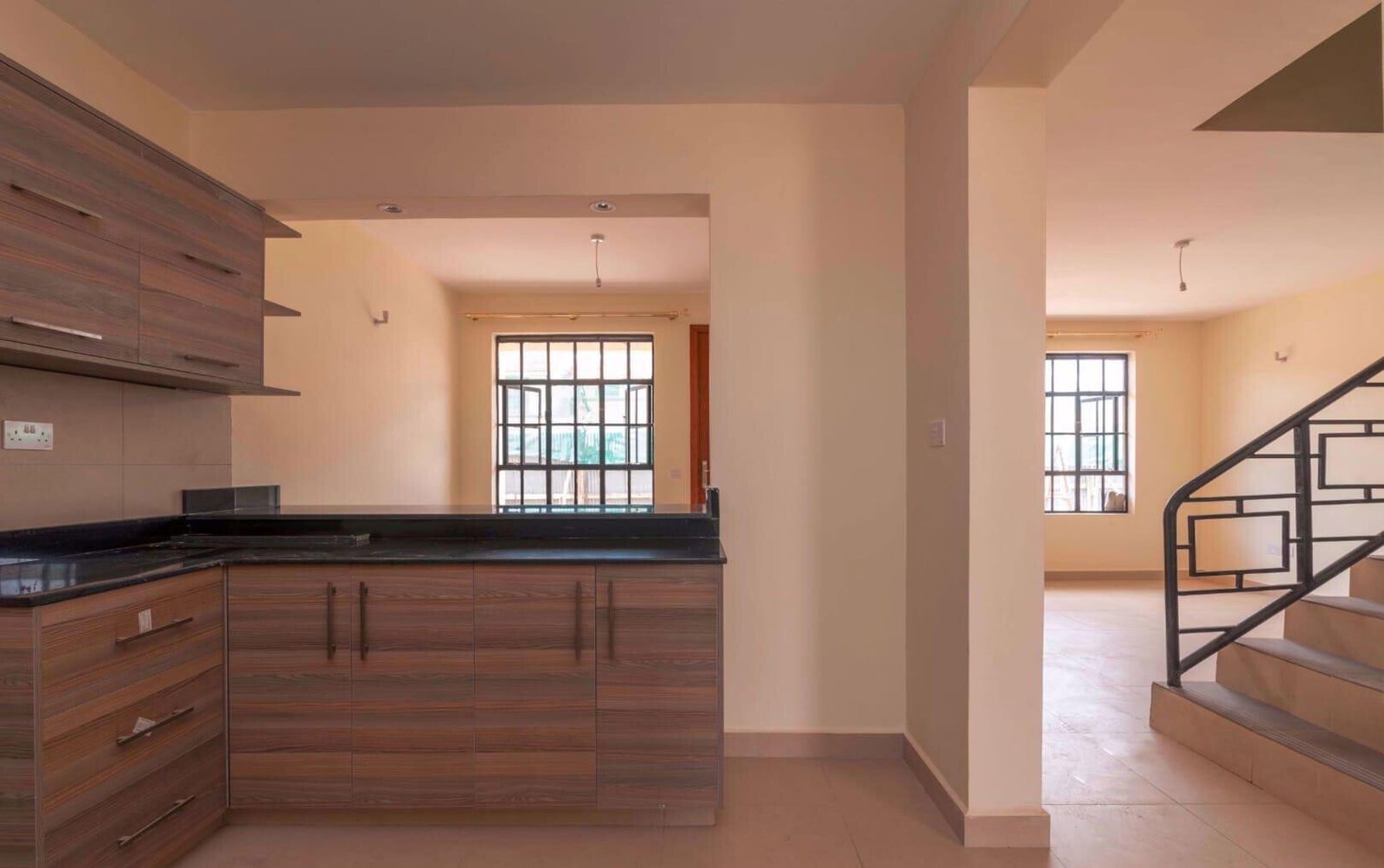 3BR Townhouse with Walk-In Closet & Breakfast Bar - Nyayo Estate