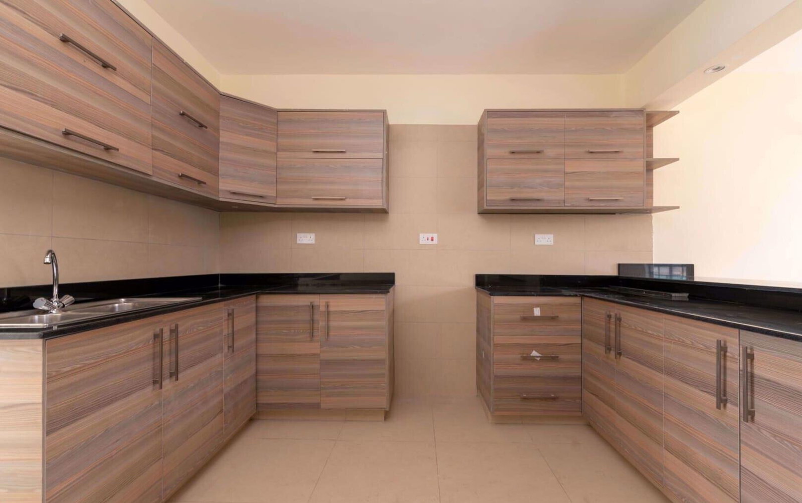 3BR Townhouse with Walk-In Closet & Breakfast Bar - Nyayo Estate