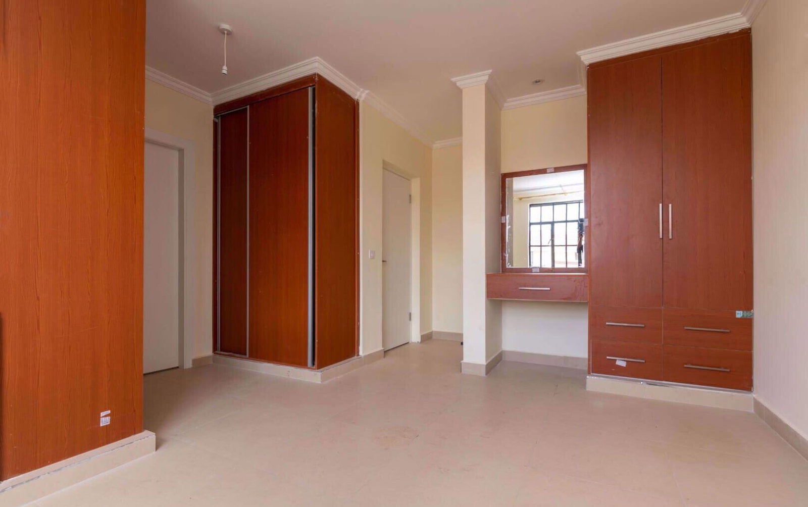 3BR Townhouse with Walk-In Closet & Breakfast Bar - Nyayo Estate