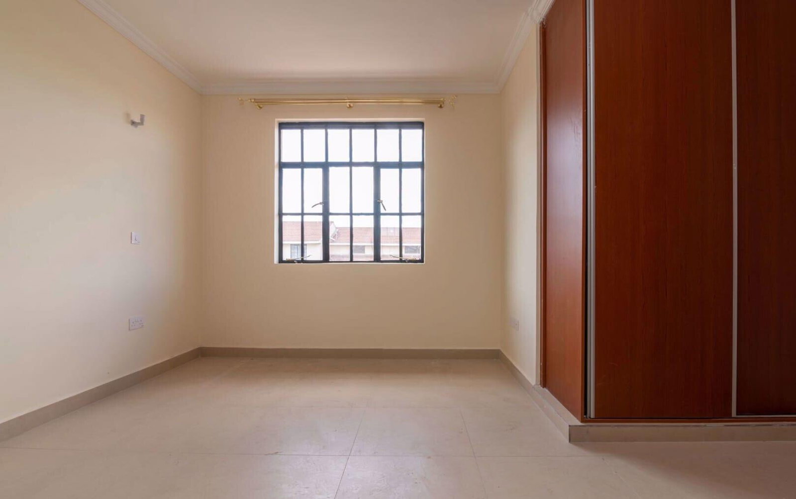 3BR Townhouse with Walk-In Closet & Breakfast Bar - Nyayo Estate